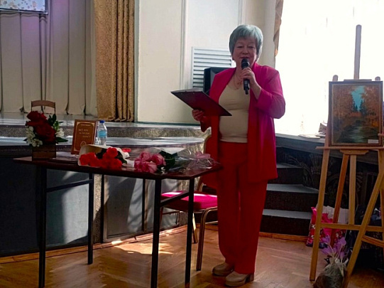 В Воскресенске поздравили местную писательницу с юбилеем