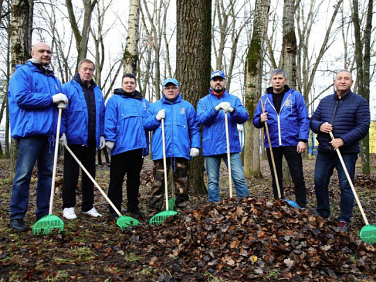 В Воскресенске местные жители устроили субботник 